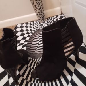 I'M SELLING "STYLE" SEXY BOSS NINE WEST